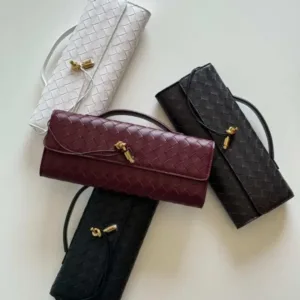 Bottega Veneta Andiamo Clutch - Luxury Master Copy Dubai